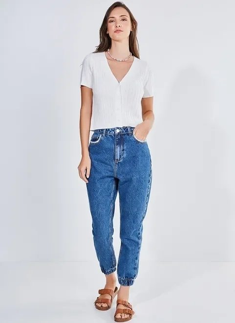 calça mom cintura alta em jeans escuro calça mom cintura alta em jeans escuro