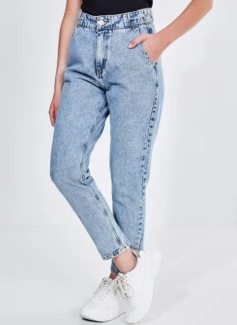 calça mom jeans azul claro marmorizado calça mom jeans azul claro marmorizado