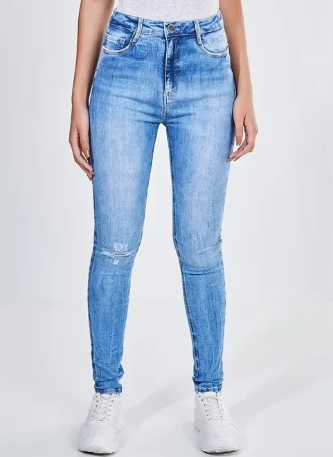 calça skinny cintura alta em jeans claro calça skinny cintura alta em jeans claro