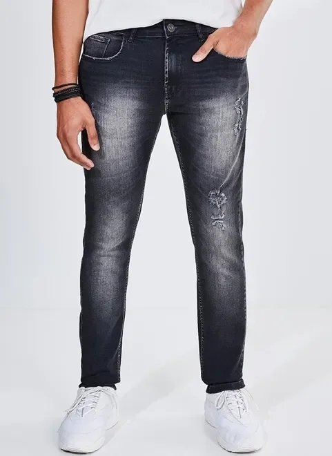 calça skinny em black jeans com puídos calça skinny em black jeans com puídos