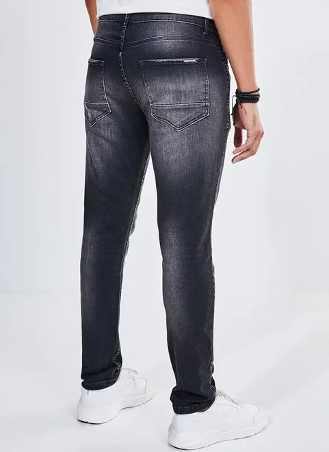 calça skinny em black jeans com puídos calça skinny em black jeans com puídos