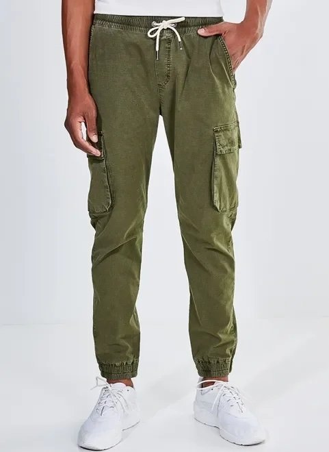 calça jogger em sarja verde calça jogger em sarja verde