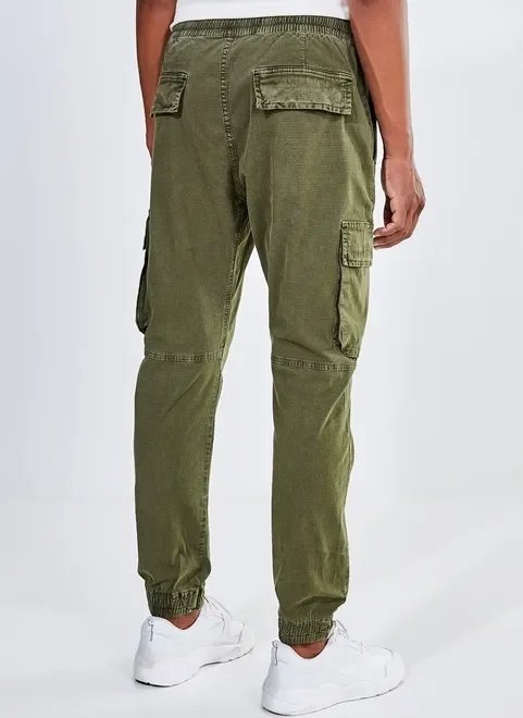 calça jogger em sarja verde calça jogger em sarja verde