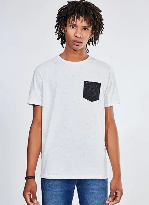 camiseta em malha botonê bolso contrastante camiseta em malha botonê bolso contrastante