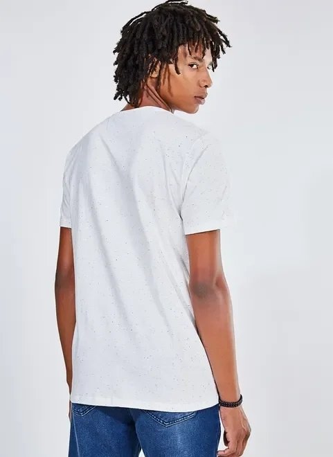 camiseta em malha botonê bolso contrastante camiseta em malha botonê bolso contrastante