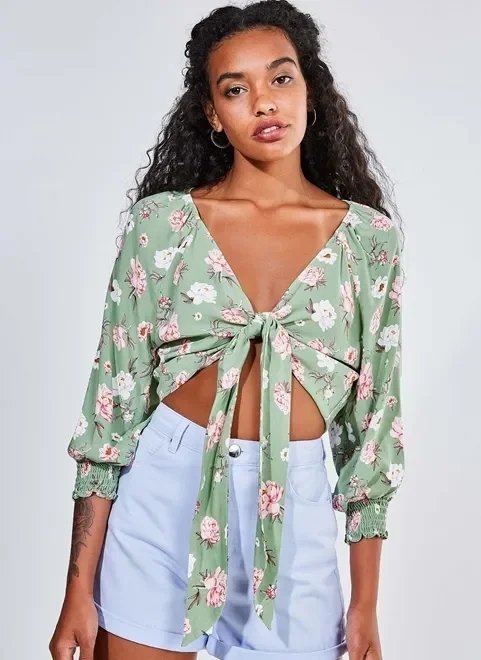 blusa cropped verde estampa floral blusa cropped verde estampa floral