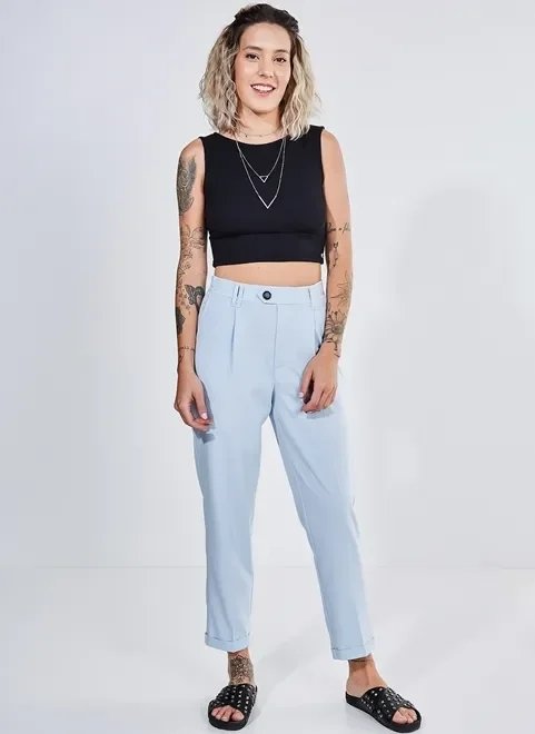 calça azul claro em alfaiataria calça azul claro em alfaiataria