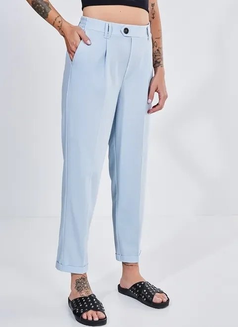 calça azul claro em alfaiataria calça azul claro em alfaiataria