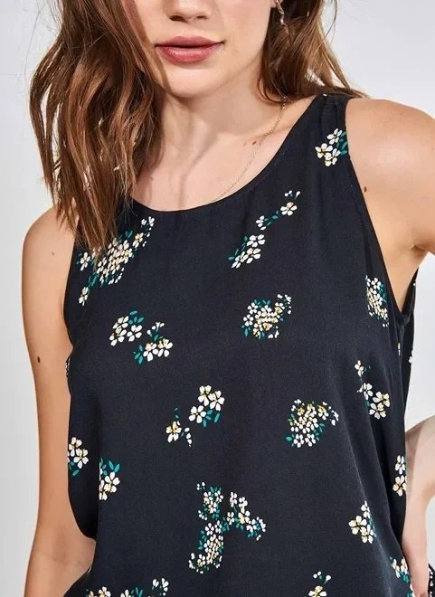 regata em viscose estampa floral regata em viscose estampa floral