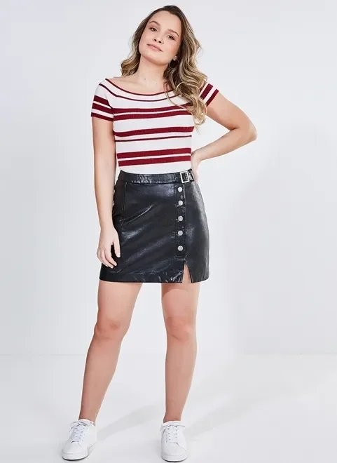 saia preta com fivela e botões saia preta com fivela e botões