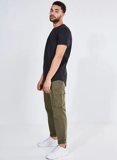 calça cargo em sarja com corrente calça cargo em sarja com corrente