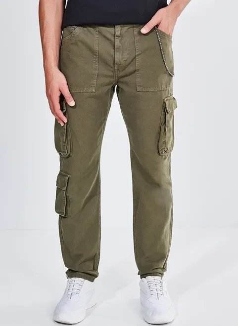 calça cargo em sarja com corrente calça cargo em sarja com corrente