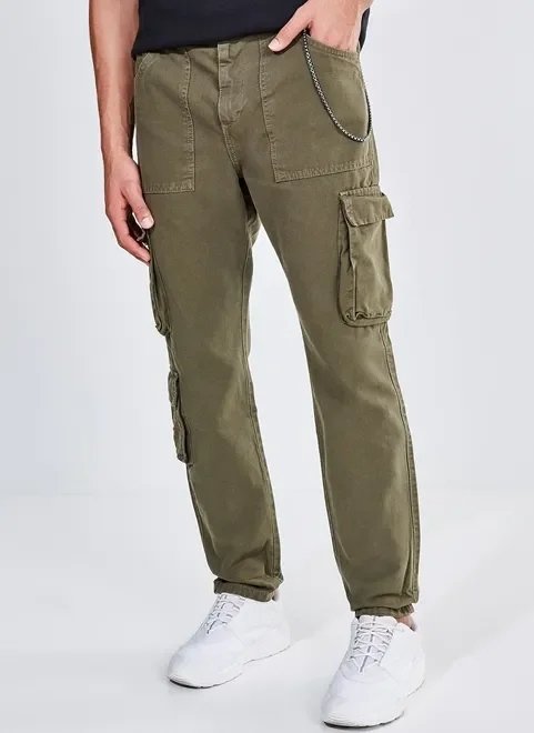 calça cargo em sarja com corrente calça cargo em sarja com corrente