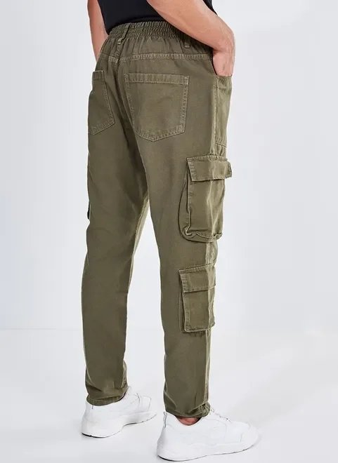 calça cargo em sarja com corrente calça cargo em sarja com corrente