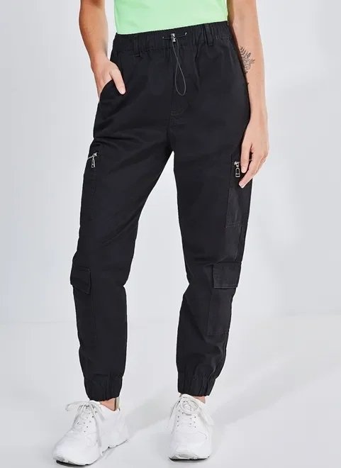 calça jogger em sarja cintura alta com bolsos calça jogger em sarja cintura alta com bolsos