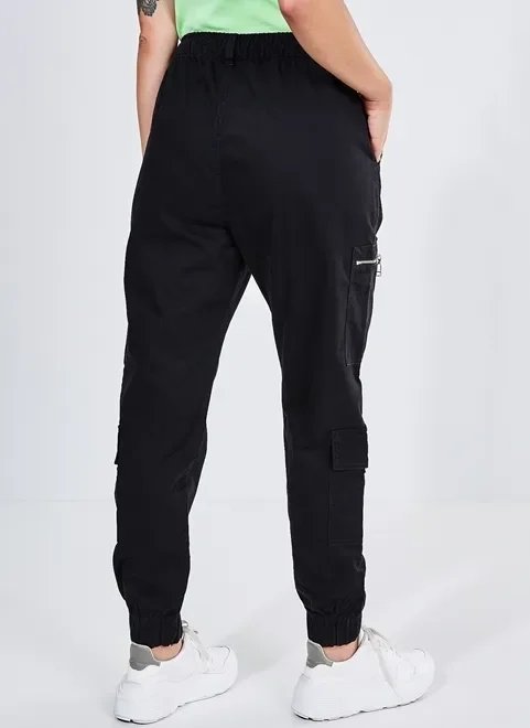 calça jogger em sarja cintura alta com bolsos calça jogger em sarja cintura alta com bolsos