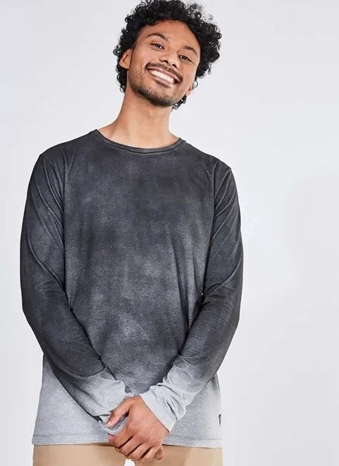 camiseta manga longa em degrade camiseta manga longa em degrade