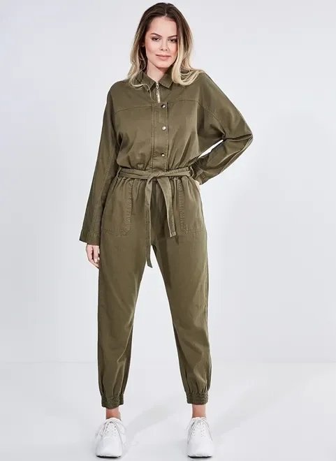 macacão em sarja verde militar macacão em sarja verde militar