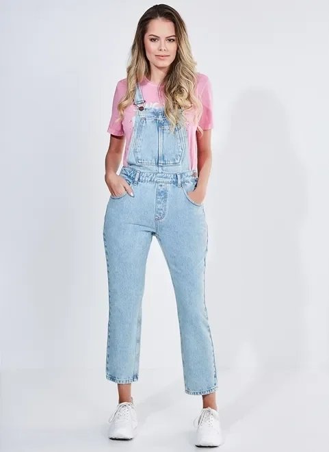 macacão em jeans claro macacão em jeans claro