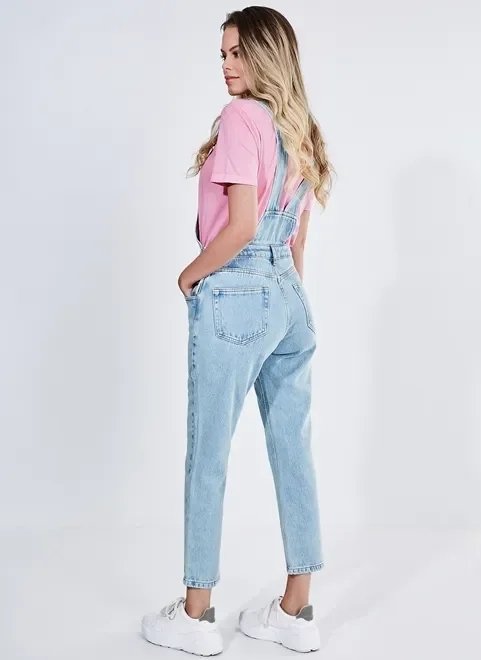 macacão em jeans claro macacão em jeans claro