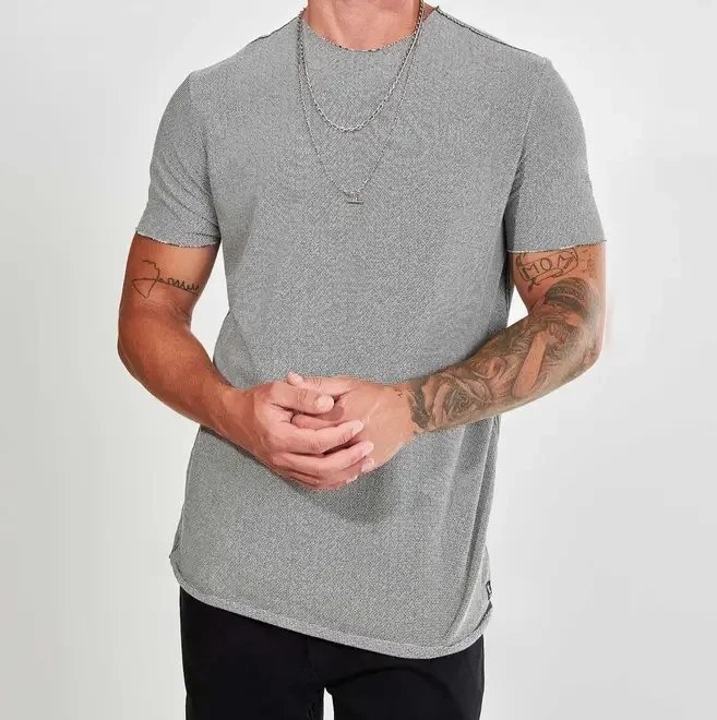 camiseta alongada listrada corte a fio camiseta alongada listrada corte a fio