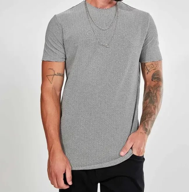 camiseta alongada listrada corte a fio camiseta alongada listrada corte a fio