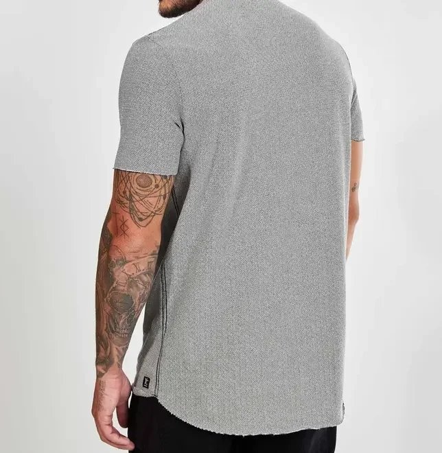 camiseta alongada listrada corte a fio camiseta alongada listrada corte a fio