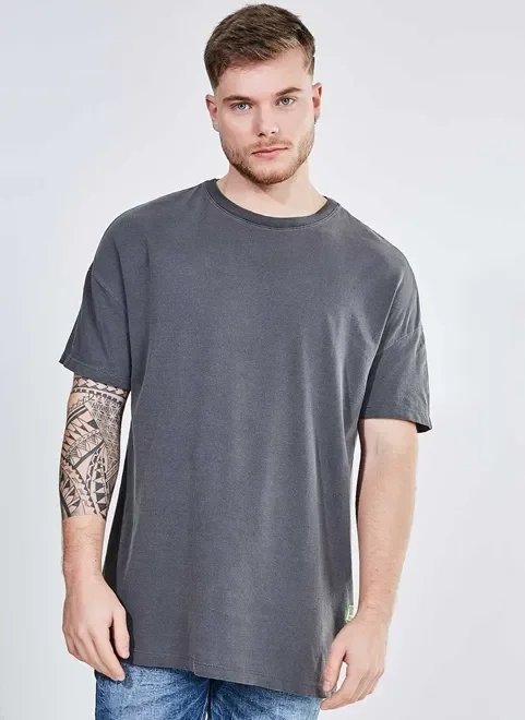 camiseta alongada oversized em malha estonada camiseta alongada oversized em malha estonada