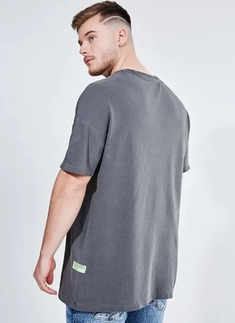 camiseta alongada oversized em malha estonada camiseta alongada oversized em malha estonada