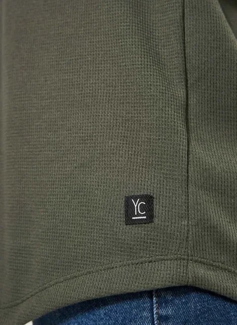 camiseta alongada em malha texturizada camiseta alongada em malha texturizada