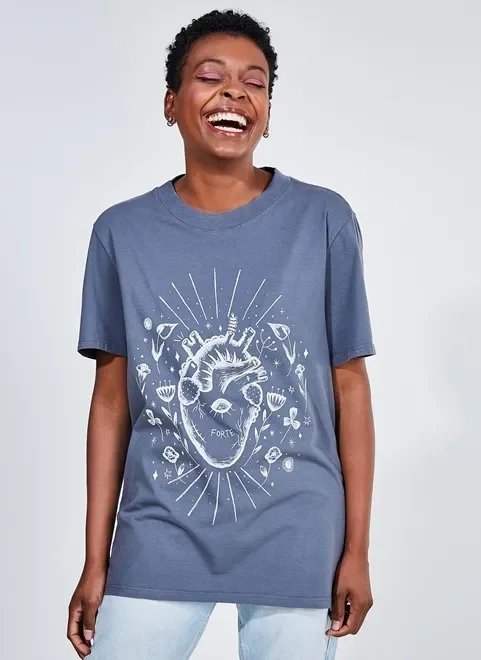 camiseta manga curta estampa coração camiseta manga curta estampa coração