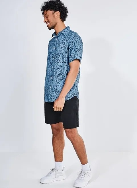 camisa manga curta azul estampada camisa manga curta azul estampada