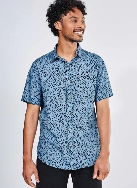 camisa manga curta azul estampada camisa manga curta azul estampada