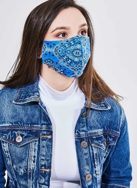 máscara em tecido estampa bandana azul máscara em tecido estampa bandana azul