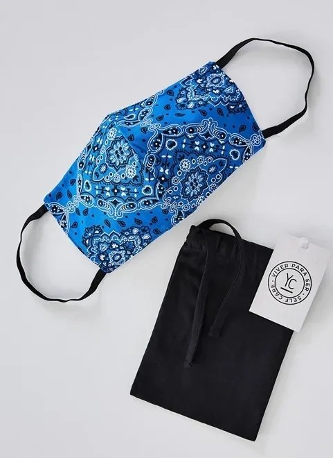 máscara em tecido estampa bandana azul máscara em tecido estampa bandana azul