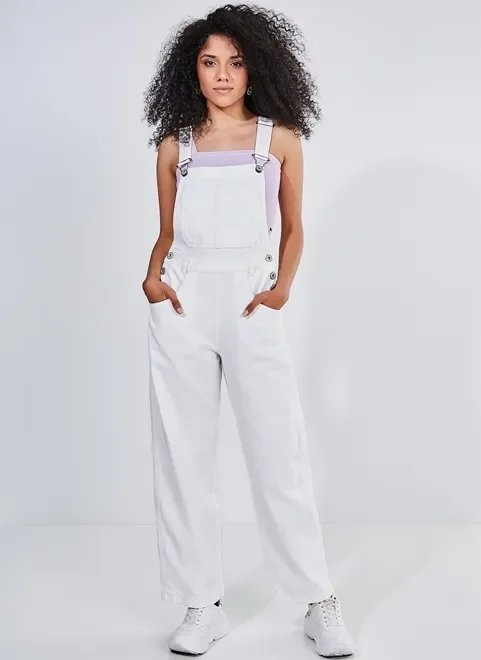 macacão off-white em sarja macacão off-white em sarja