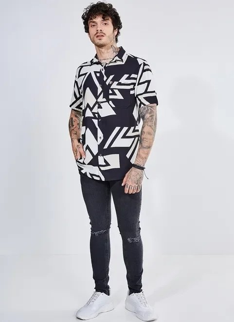 camisa manga curta estampa geométrica camisa manga curta estampa geométrica