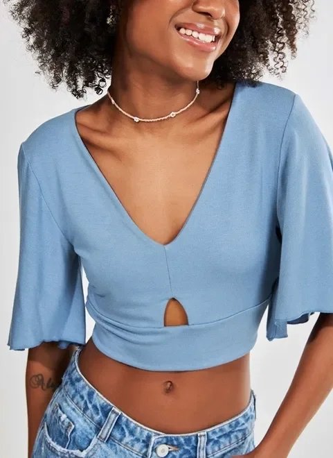 blusa cropped com detalhe e manga flare blusa cropped com detalhe e manga flare