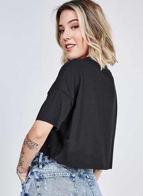 blusa cropped em malha texturizada dreams blusa cropped em malha texturizada dreams