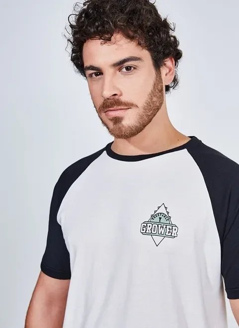 camiseta manga raglan com estampa camiseta manga raglan com estampa
