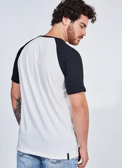 camiseta manga raglan com estampa camiseta manga raglan com estampa