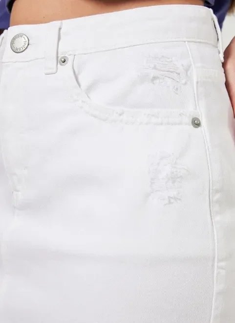 saia branca em sarja com barra desfiada saia branca em sarja com barra desfiada