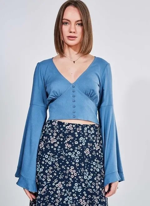 blusa cropped azul manga sino blusa cropped azul manga sino
