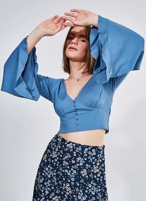 blusa cropped azul manga sino blusa cropped azul manga sino