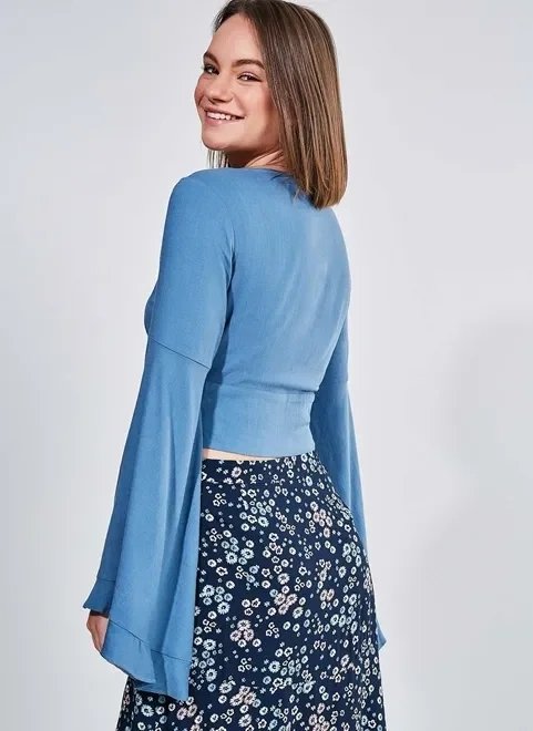 blusa cropped azul manga sino blusa cropped azul manga sino