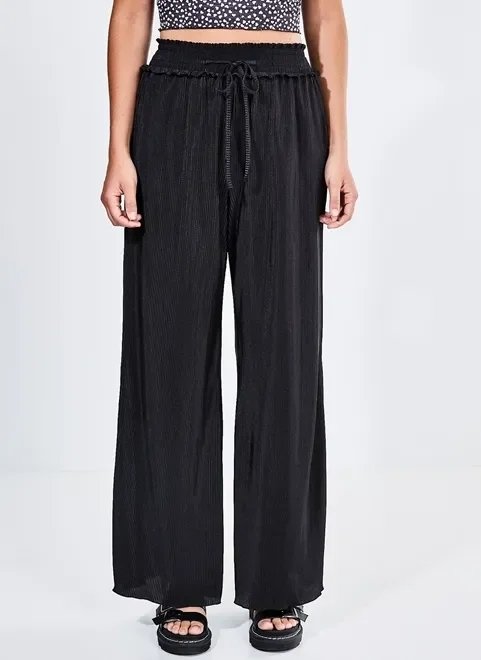 calça ampla em malha com fenda e textura calça ampla em malha com fenda e textura