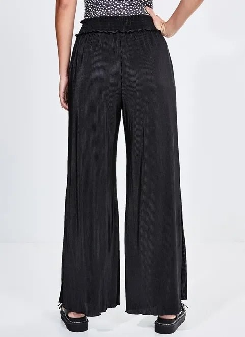 calça ampla em malha com fenda e textura calça ampla em malha com fenda e textura
