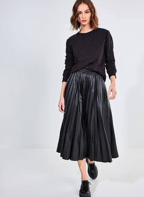 saia preta plissada em material sintético saia preta plissada em material sintético