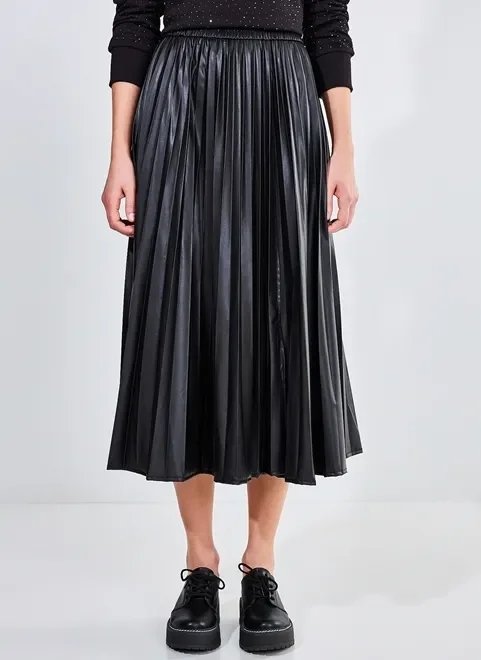 saia preta plissada em material sintético saia preta plissada em material sintético