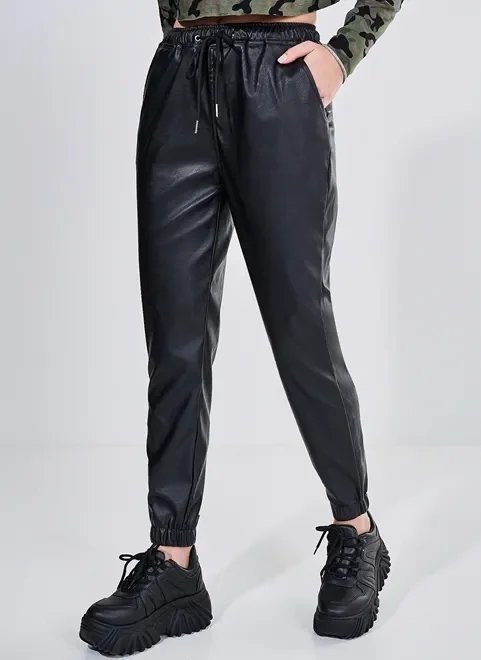 calça jogger em material sintético calça jogger em material sintético